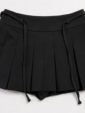 Hollister Black Pleated Skort with Drawstring
